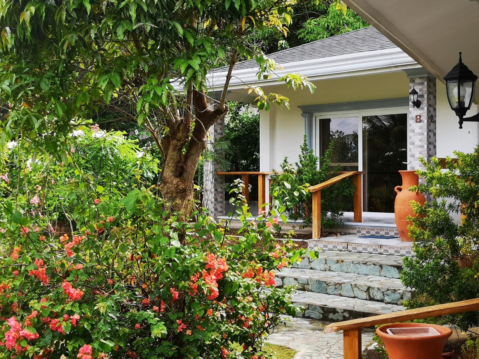 Garden Bungalows Resort Siquijor Exterior foto